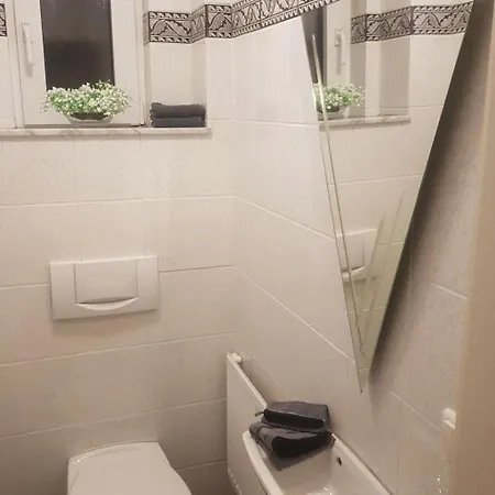 Private In Mit Grossem Garten By Interhome Apartament *